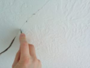crack in plaster- Toronto Home Painting - House Painters, CAM Painters