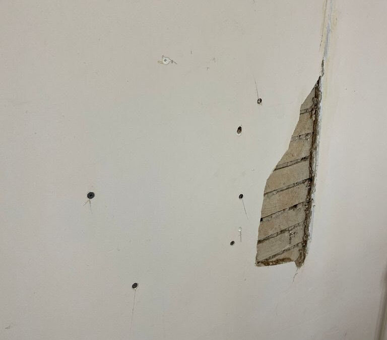 crack plaster drywall